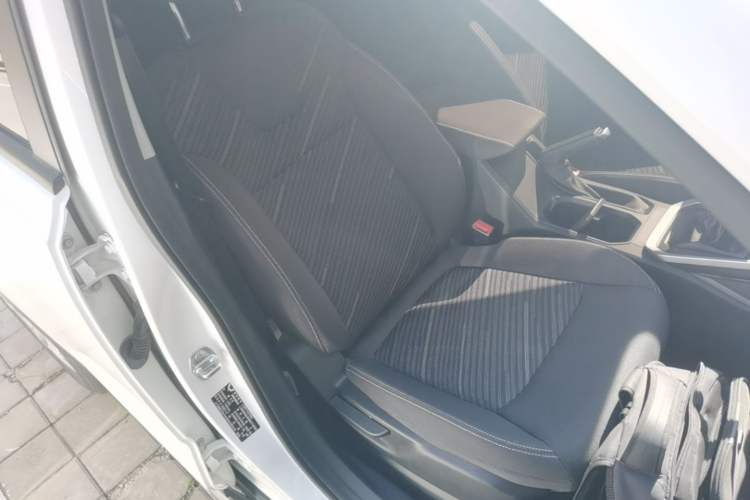 Used Wuling Alvez 2022 1.5L Manual Free-Style Model Right Front Seat