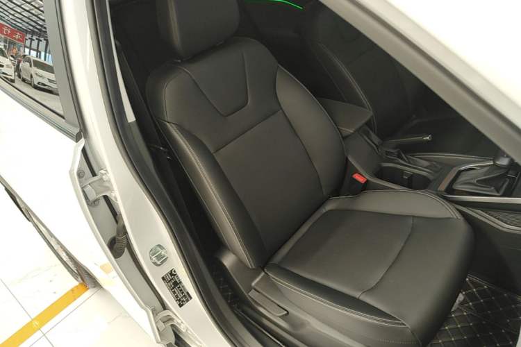 Used Wuling Alvez 2022 1.5L CVT Comfort Edition Right Front Seat