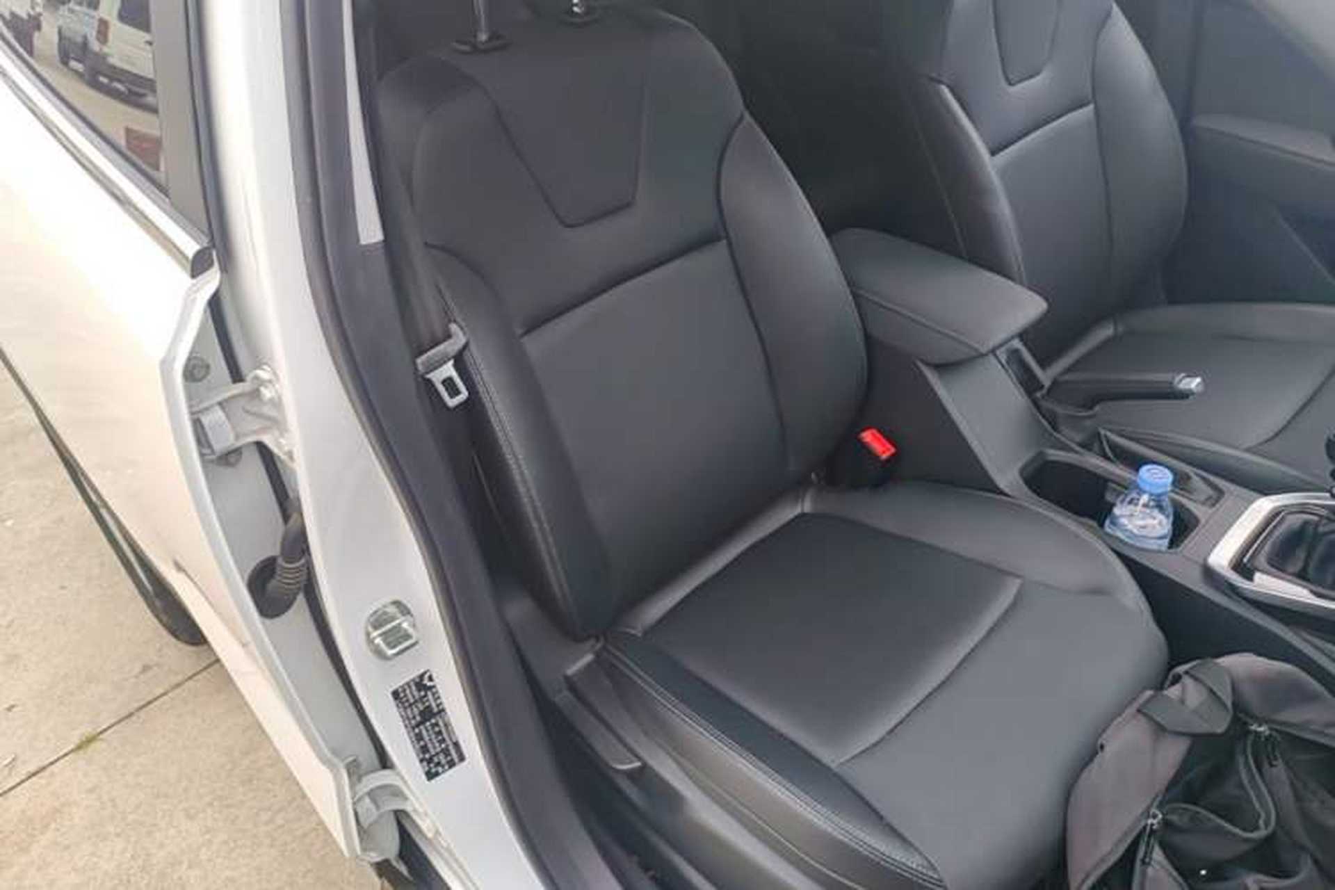 Used Wuling Alvez 2022 1.5L Manual Comfort Version Right Front Seat