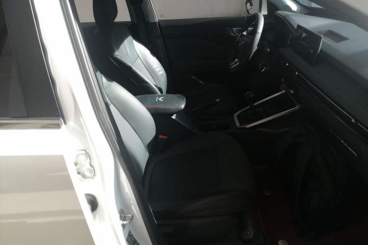 Used Wuling Alvez 2022 1.5L Manual Comfort Version Right Front Seat