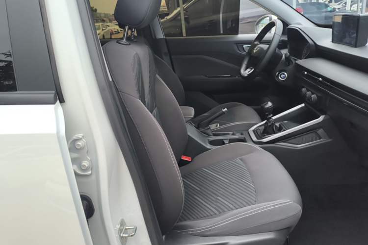 Used Wuling Alvez 2022 1.5L Manual Free-Style Model Right Front Seat
