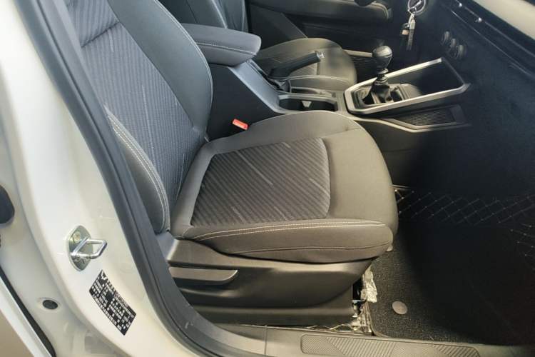 Used Wuling Alvez 2022 1.5L Manual Free-Style Model Right Front Seat