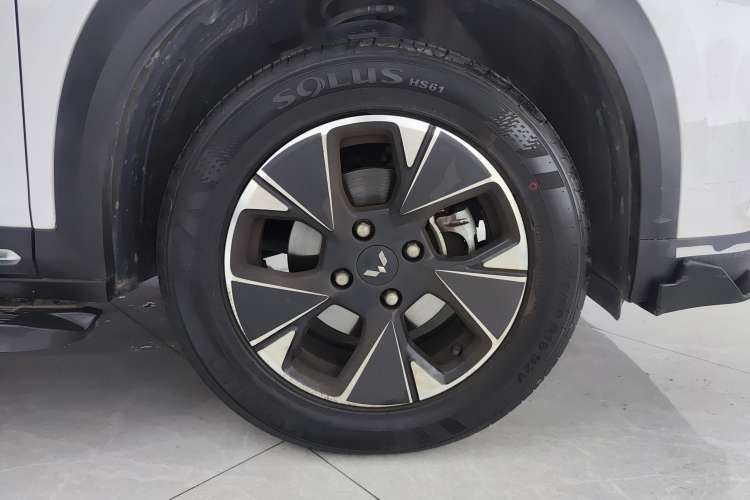 Used Wuling Alvez 2022 1.5L CVT Comfort Edition Right Front Wheel Hub