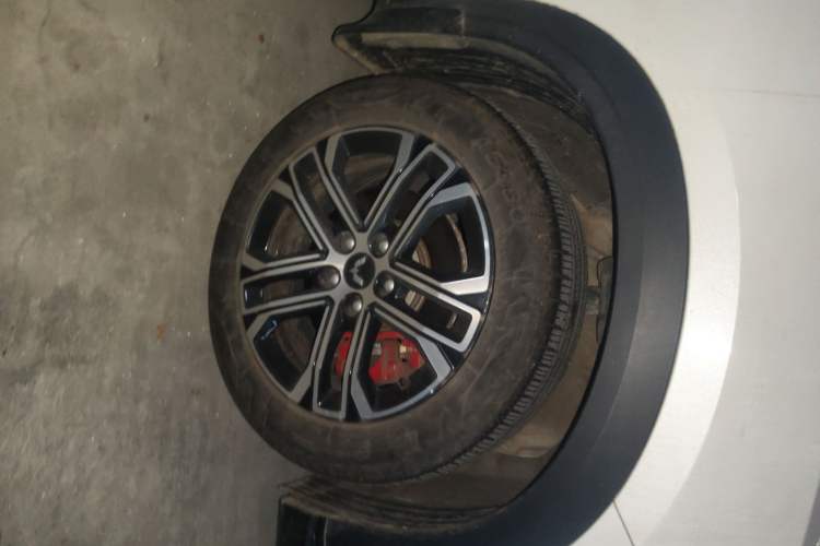 Used Wuling Alvez 2022 1.5T CVT Trendy & Cool Edition Right Front Wheel Hub