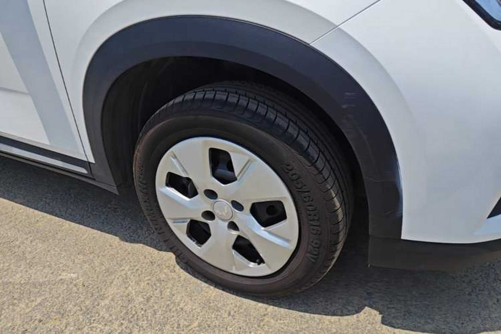 Used Wuling Alvez 2022 1.5L Manual Free-Style Model Right Front Wheel Hub
