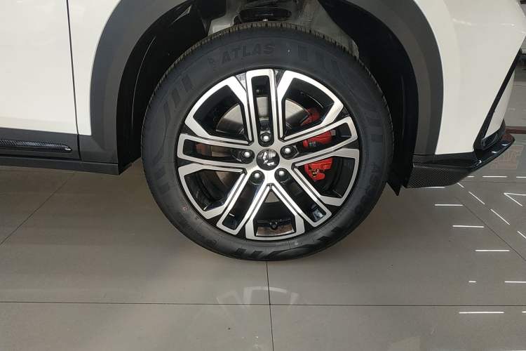 Used Wuling Alvez 2022 1.5T CVT Trendy & Cool Edition Right Front Wheel Hub