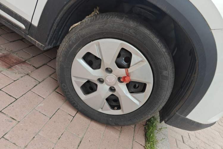 Used Wuling Alvez 2022 1.5L Manual Free-Style Model Right Front Wheel Hub