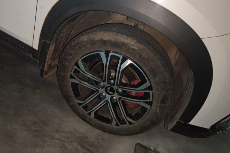 Used Wuling Alvez 2022 1.5T CVT Trendy & Cool Edition Right Front Wheel Hub