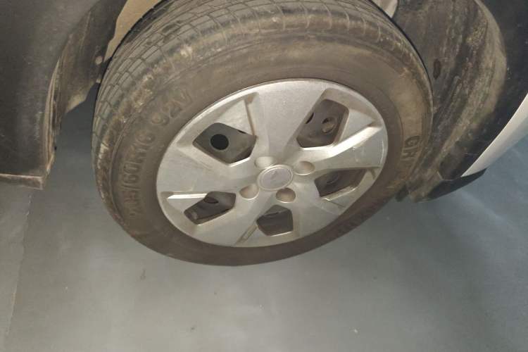 Used Wuling Alvez 2022 1.5L Manual Free-Style Model Right Front Wheel Hub