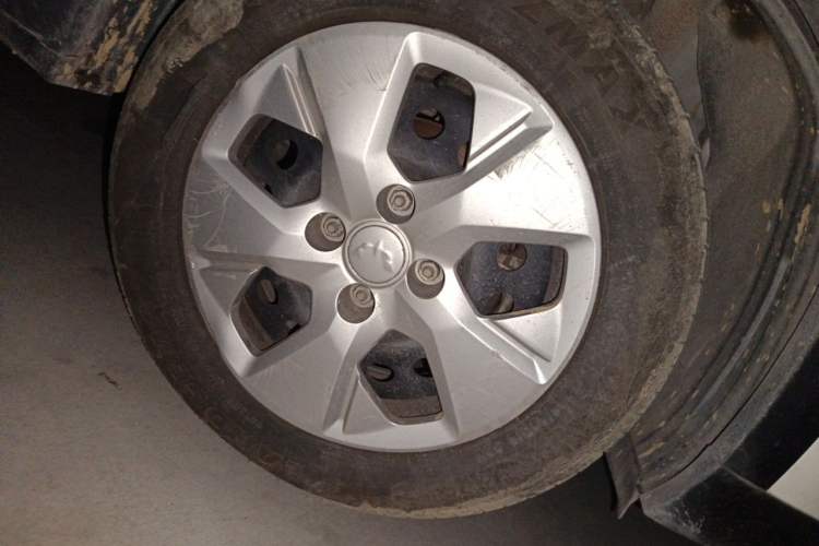 Used Wuling Alvez 2022 1.5L Manual Free-Style Model Right Front Wheel Hub