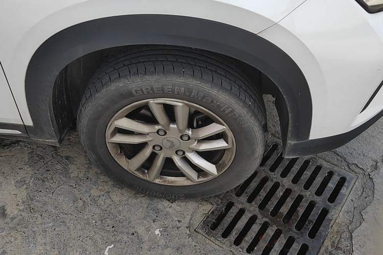 Used Wuling Alvez 2022 1.5L CVT Comfort Edition Right Front Wheel Hub