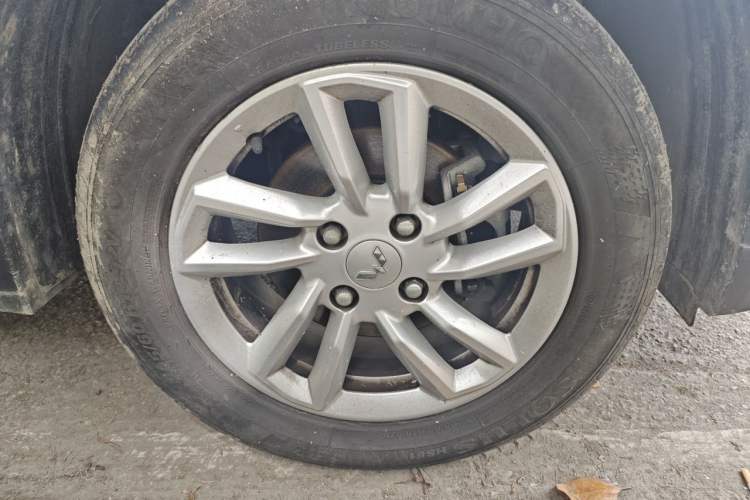 Used Wuling Alvez 2022 1.5L Manual Comfort Version Right Front Wheel Hub