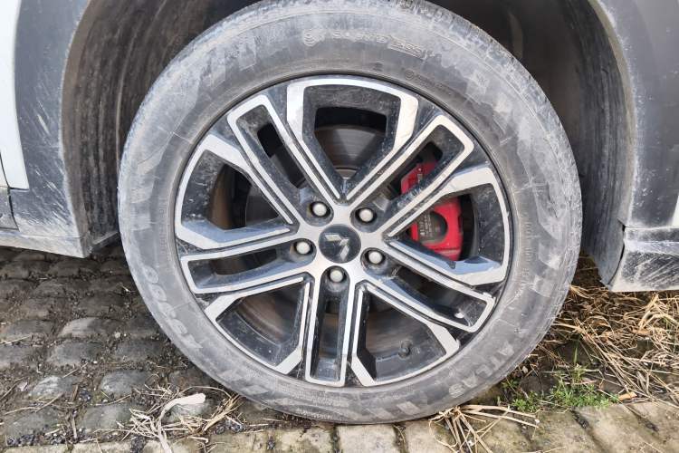 Used Wuling Alvez 2022 1.5T CVT Trendy & Cool Edition Right Front Wheel Hub