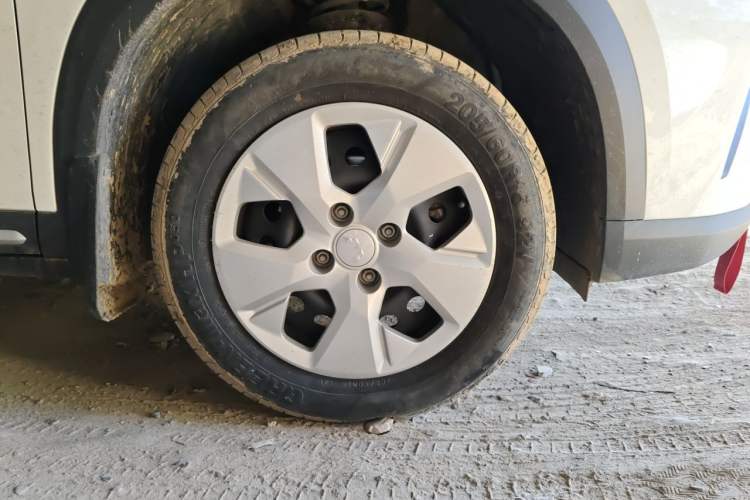 Used Wuling Alvez 2022 1.5L Manual Free-Style Model Right Front Wheel Hub