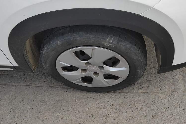 Used Wuling Alvez 2022 1.5L Manual Free-Style Model Right Front Wheel Hub