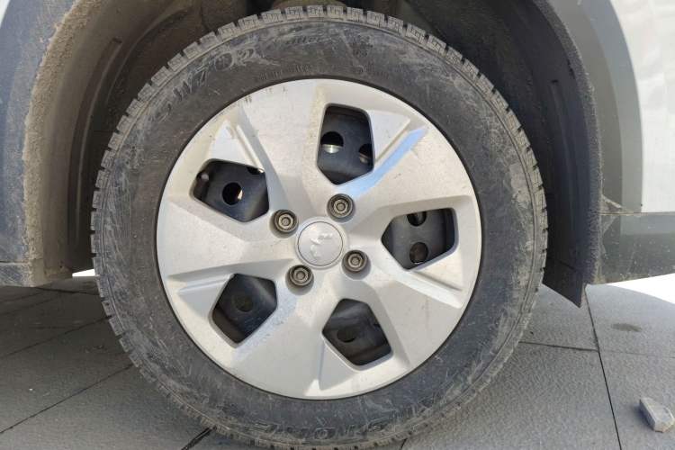 Used Wuling Alvez 2022 1.5L Manual Free-Style Model Right Front Wheel Hub