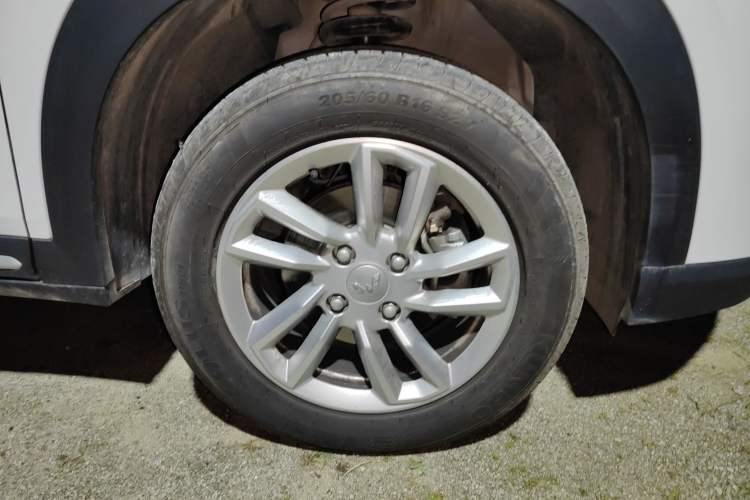 Used Wuling Alvez 2022 1.5L CVT Comfort Edition Right Front Wheel Hub