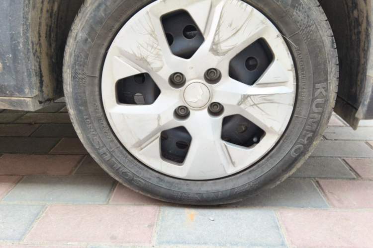 Used Wuling Alvez 2022 1.5L Manual Free-Style Model Right Front Wheel Hub
