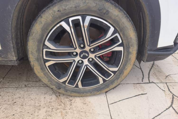 Used Wuling Alvez 2022 1.5T CVT Trendy & Cool Edition Right Front Wheel Hub