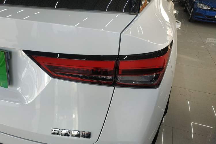 Used Wuling Alvez 2022 1.5T CVT Trendy & Cool Edition Right Rear Taillight