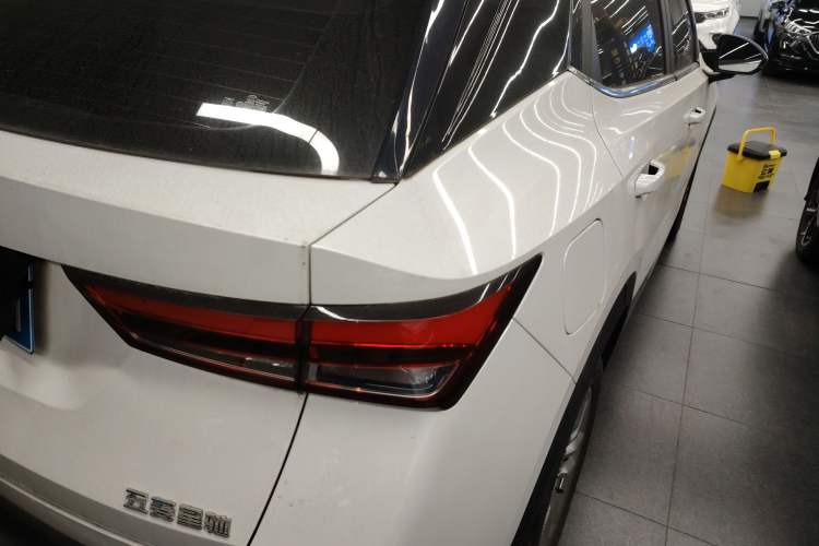 Used Wuling Alvez 2022 1.5L Manual Comfort Version Right Rear Taillight