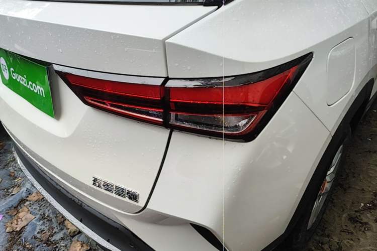 Used Wuling Alvez 2022 1.5L Manual Comfort Version Right Rear Taillight