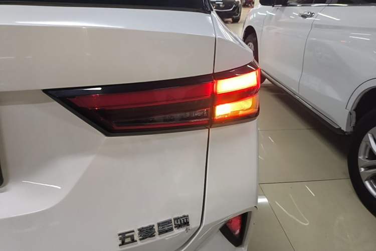 Used Wuling Alvez 2022 1.5L Manual Free-Style Model Right Rear Taillight