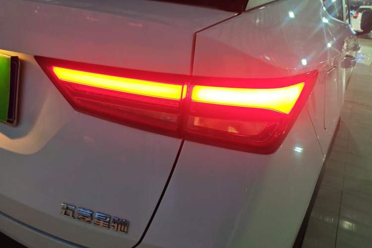 Used Wuling Alvez 2022 1.5L CVT Comfort Edition Right Rear Taillight