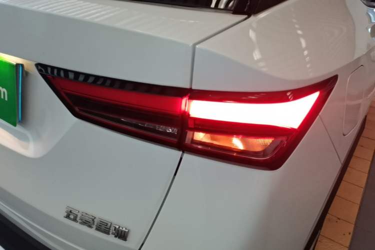 Used Wuling Alvez 2022 1.5L Manual Free-Style Model Right Rear Taillight