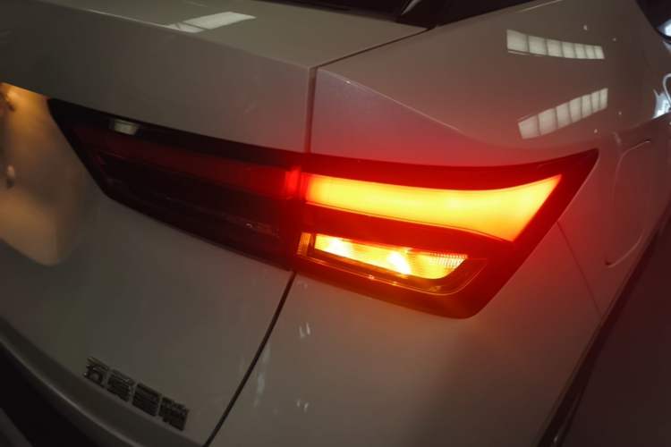 Used Wuling Alvez 2022 1.5L Manual Free-Style Model Right Rear Taillight