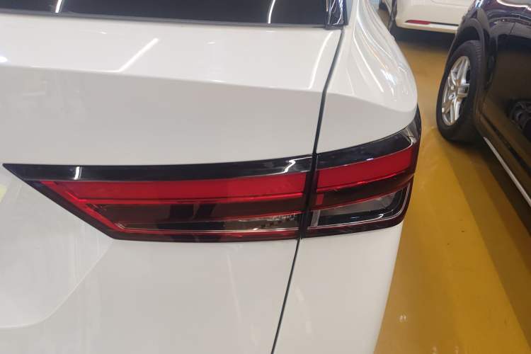 Used Wuling Alvez 2022 1.5L Manual Free-Style Model Right Rear Taillight