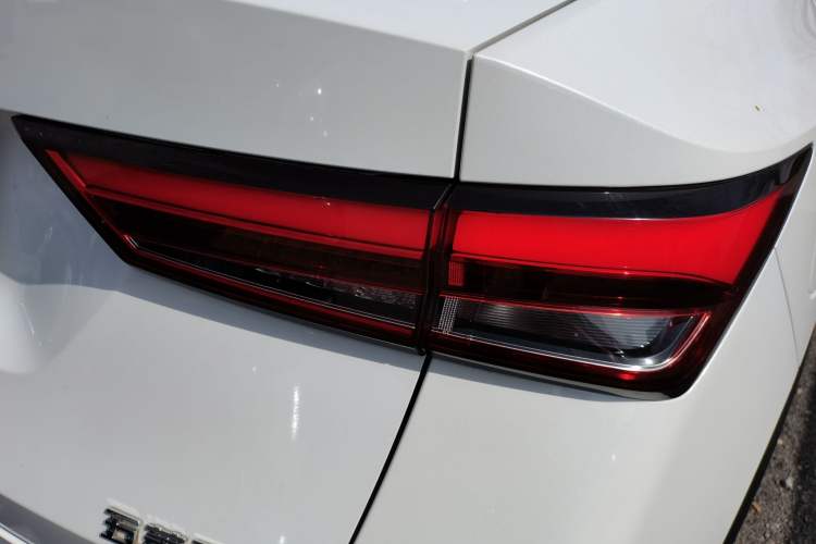 Used Wuling Alvez 2022 1.5L Manual Free-Style Model Right Rear Taillight