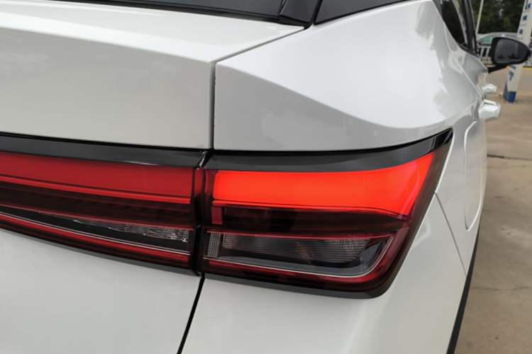 Used Wuling Alvez 2022 1.5L Manual Free-Style Model Right Rear Taillight