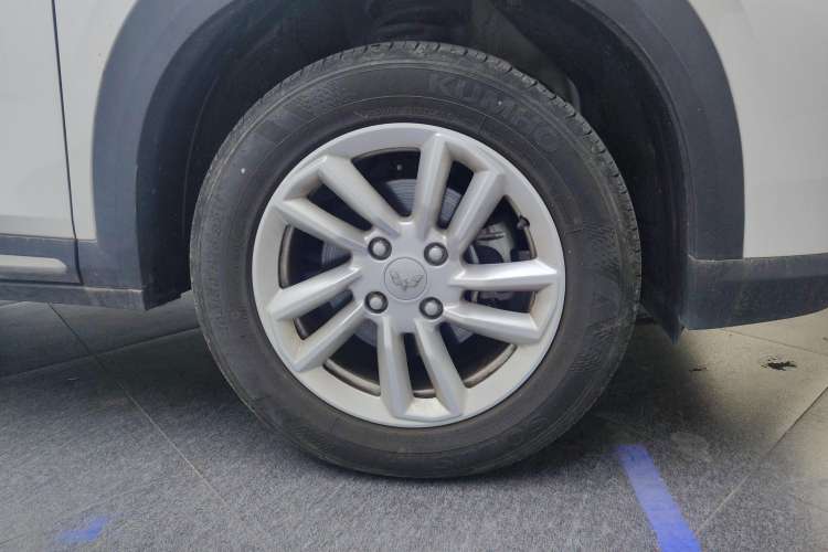 Used Wuling Alvez 2022 1.5L Manual Comfort Version Right Rear Wheel Hub