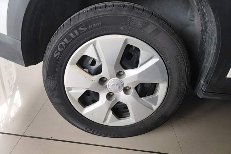 Used Wuling Alvez 2022 1.5L Manual Free-Style Model Right Rear Wheel Hub