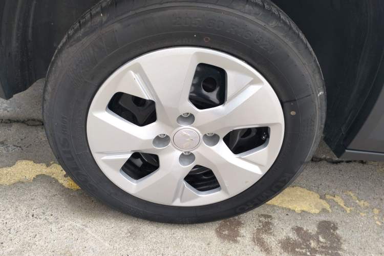 Used Wuling Alvez 2022 1.5L Manual Free-Style Model Right Rear Wheel Hub