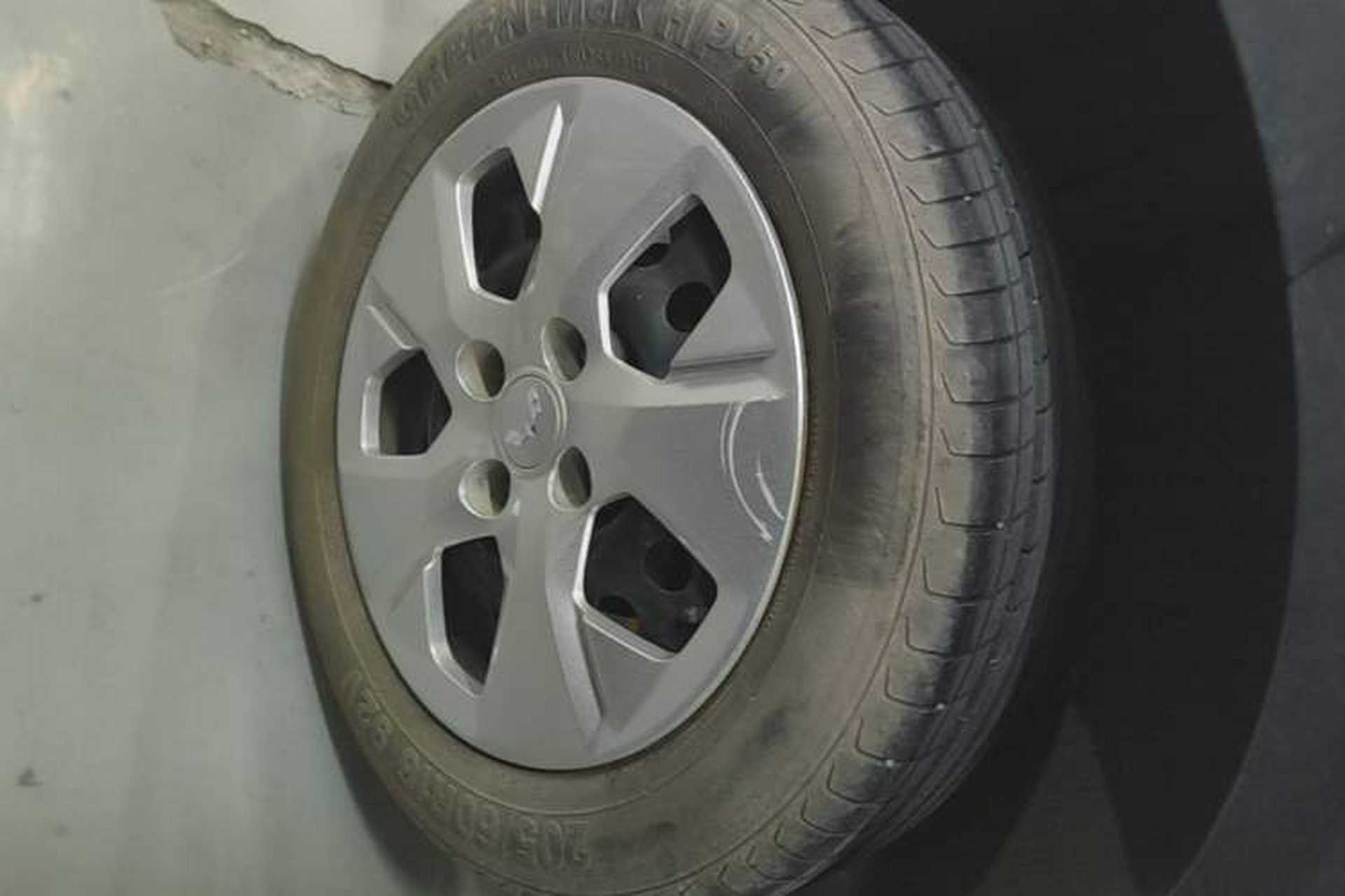 Used Wuling Alvez 2022 1.5L Manual Free-Style Model Right Rear Wheel Hub