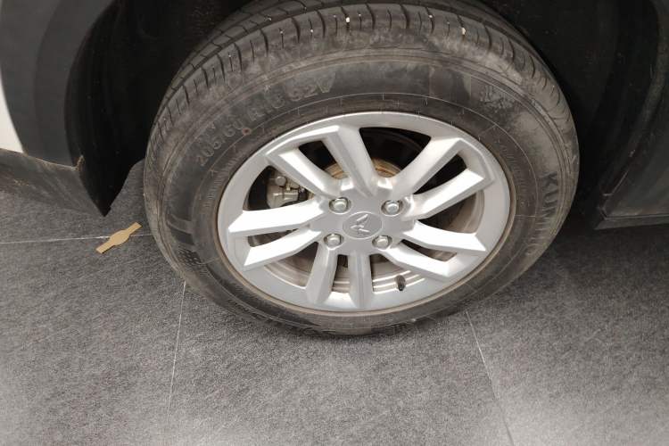 Used Wuling Alvez 2022 1.5L Manual Comfort Version Right Rear Wheel Hub
