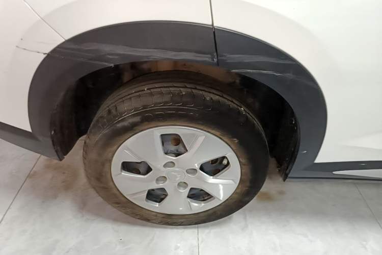 Used Wuling Alvez 2022 1.5L Manual Free-Style Model Right Rear Wheel Hub