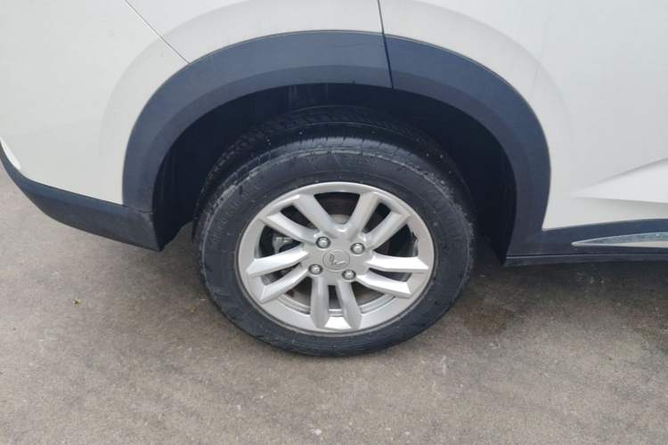 Used Wuling Alvez 2022 1.5L Manual Comfort Version Right Rear Wheel Hub