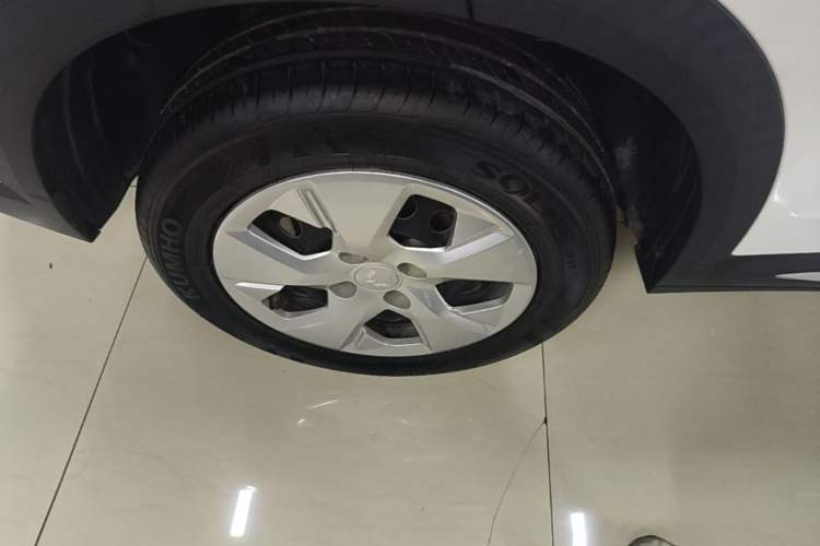 Used Wuling Alvez 2022 1.5L Manual Free-Style Model Right Rear Wheel Hub