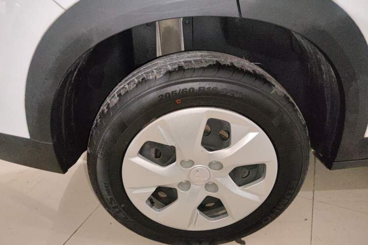 Used Wuling Alvez 2022 1.5L Manual Free-Style Model Right Rear Wheel Hub