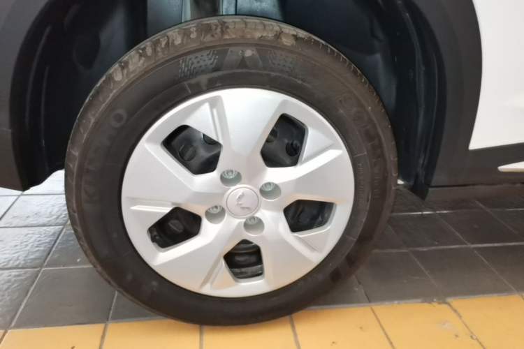 Used Wuling Alvez 2022 1.5L Manual Free-Style Model Right Rear Wheel Hub