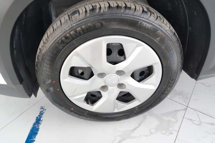 Used Wuling Alvez 2022 1.5L Manual Free-Style Model Right Rear Wheel Hub