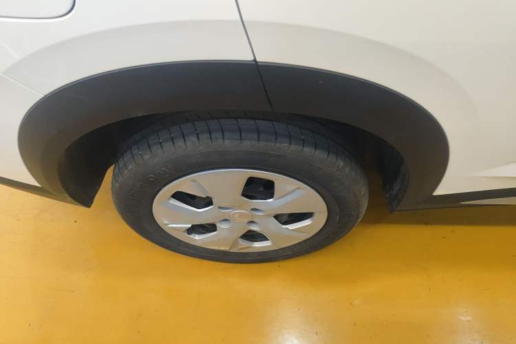 Used Wuling Alvez 2022 1.5L Manual Free-Style Model Right Rear Wheel Hub