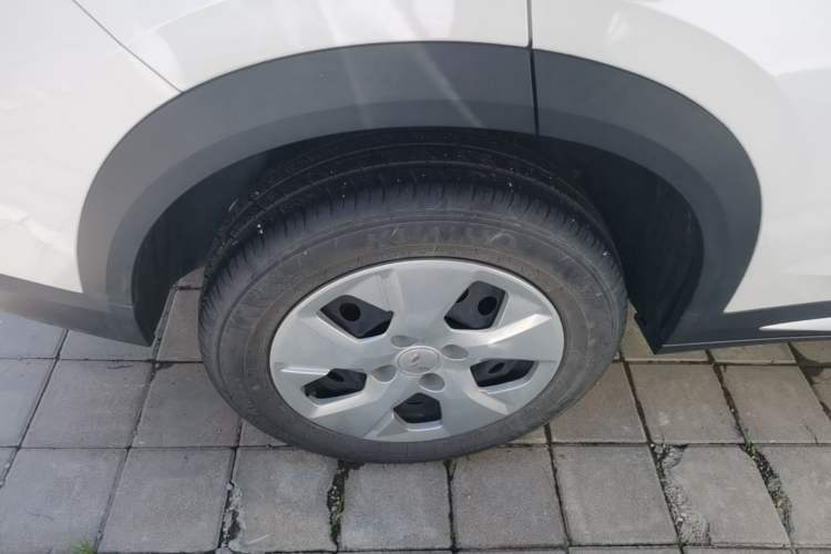 Used Wuling Alvez 2022 1.5L Manual Free-Style Model Right Rear Wheel Hub