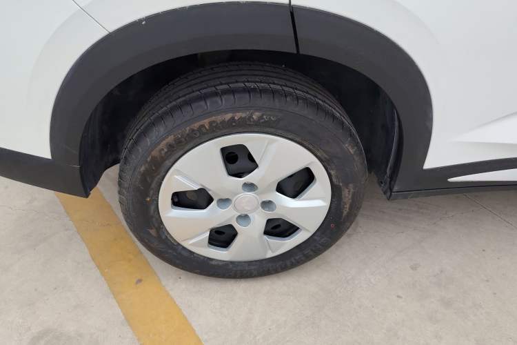 Used Wuling Alvez 2022 1.5L Manual Free-Style Model Right Rear Wheel Hub