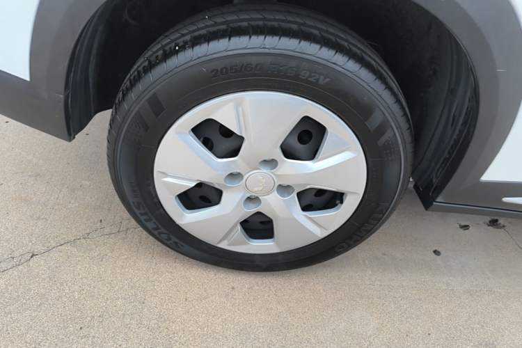 Used Wuling Alvez 2022 1.5L Manual Free-Style Model Right Rear Wheel Hub