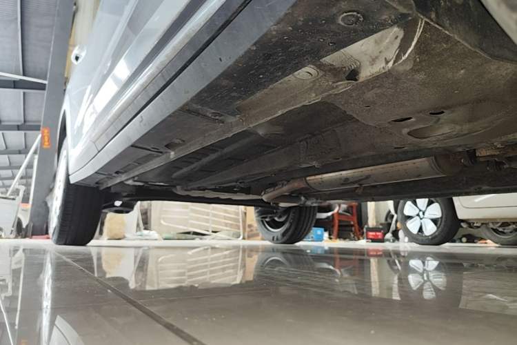 Used Wuling Alvez 2022 1.5L Manual Free-Style Model Right Side Sill