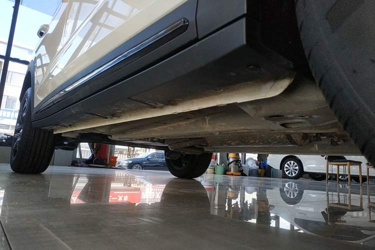 Used Wuling Alvez 2022 1.5T CVT Trendy & Cool Edition Right Side Sill